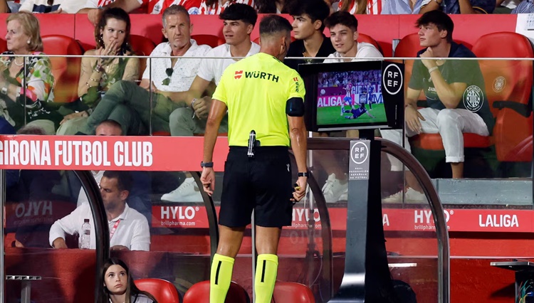 El VAR: desde cuándo se utiliza y cómo funciona el sistema que revolucionó el fútbol 1 Cómo funciona el VAR en LaLiga