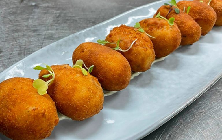 Un chef con estrella Michelin lo confiesa: el secreto para unas croquetas ultra cremosas no está en la bechamel, sino en este paso que todos olvidan