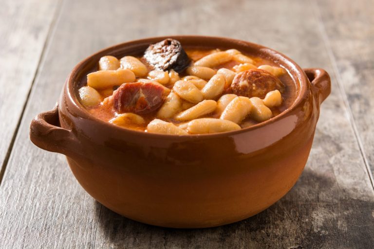 Ángel Suárez (72), chef y triple ganador del concurso 'La Mejor Fabada del Mundo': 