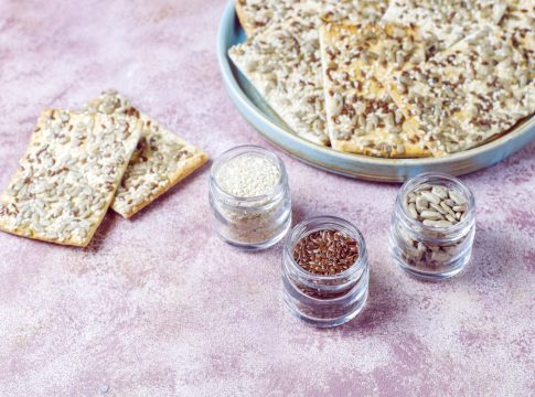 galletas-sin-gluten-recien-horneadas-saludables-con-semillas