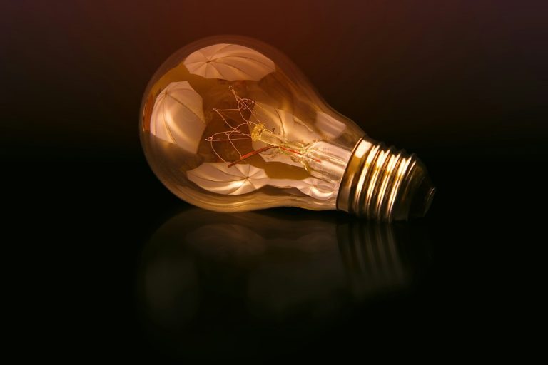 Tarifa de luz en tu segunda residencia: claves para contratar la potencia adecuada y no pagar de más