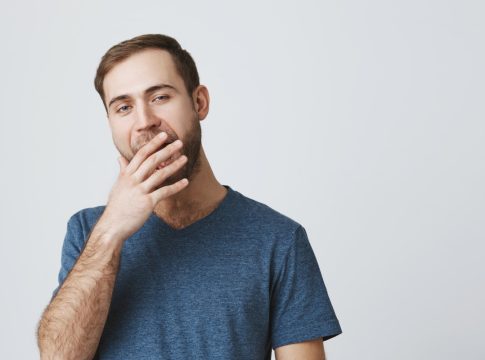 Si el sonido de alguien masticando te provoca una ira asesina, no estás loco: tu cerebro es una bomba de relojería Si el sonido de alguien masticando te provoca una ira asesina, no estás loco: tu cerebro es una bomba de relojería