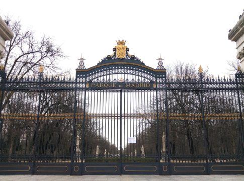 parque de el retiro de madrid El parque de El Retiro cerrado en Madrid