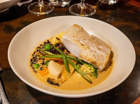 pexels-bingqian-li-230971044-28191271 Los chefs vascos importan este ingrediente noruego para su bacalao al pil-pil