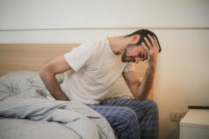 Los millennials enfrentan un agotamiento silencioso que no se resuelve con dormir más