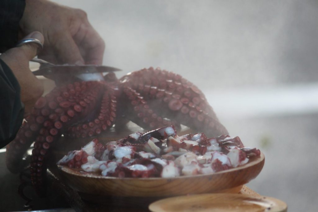 El 'revolcón' del pulpo que nadie te cuenta: el movimiento exacto para que quede tierno en 3 minutos 94 MÁS ALLÁ DE LOS 3 MINUTOS: LA COCCIÓN DEFINITIVA DEL PULPO