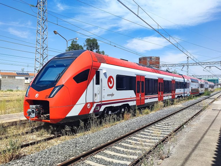 El chollo oculto de Renfe: el abono para recorrer toda la cornisa cantábrica en tren por menos de lo que cuesta una cena