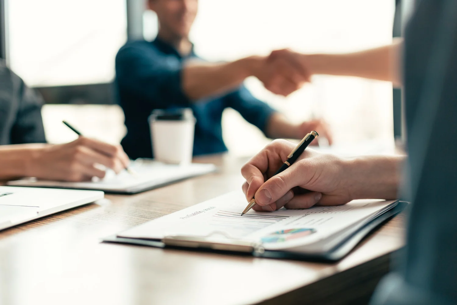 Un pequeño gesto de hoy es la tranquilidad de tu familia mañana.