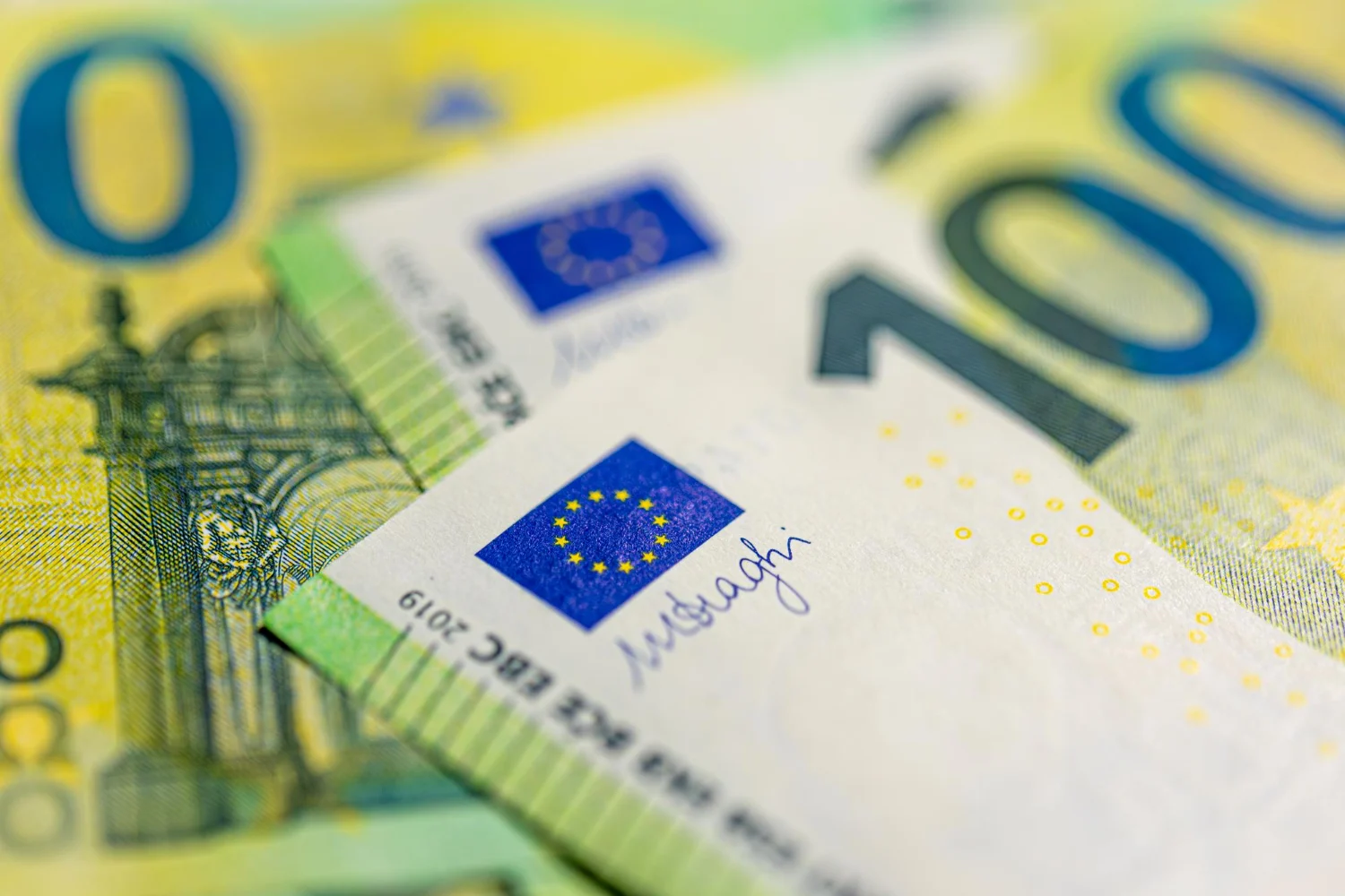 La moneda única ya forma parte de nuestra identidad, pero la sombra de la peseta sigue presente en el imaginario colectivo como símbolo de otra época.