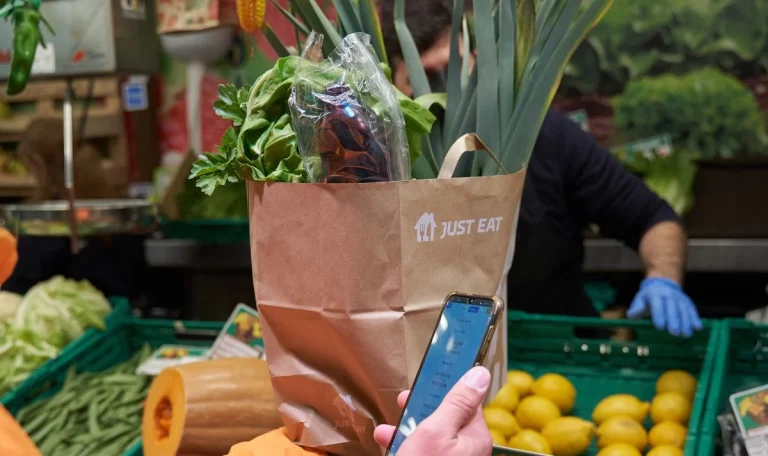 La vuelta a la rutina sigue siendo un desafío para los españoles, que encuentran en el delivery la solución para simplificar su día a día