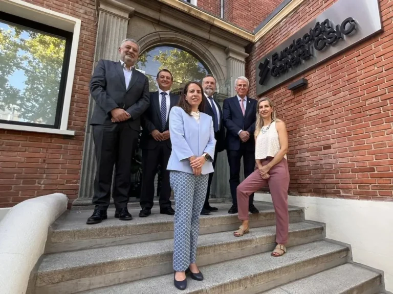 La Fundación General CSIC y la Fundación DomusVi impulsan la investigación sobre envejecimiento, digitalización y atención a mayores
