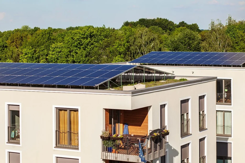 AUMENTA LA VIDA ÚTIL DE LOS PANELES SOLARES