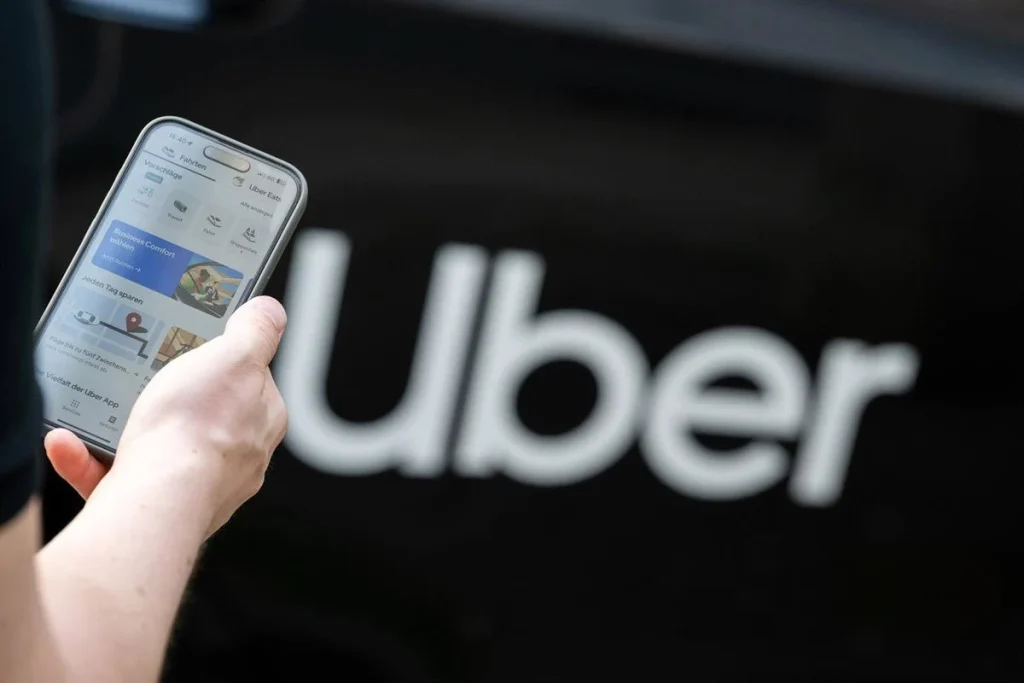 Uber pone fecha a los taxis sin conductor y se adelanta a Tesla en la conducción autónoma en Europa 2 Alianzas estratégicas y tecnología de vanguardia