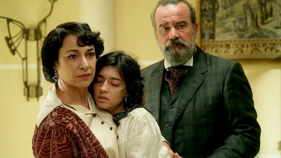 Ángela y las pruebas contra Lorenzo