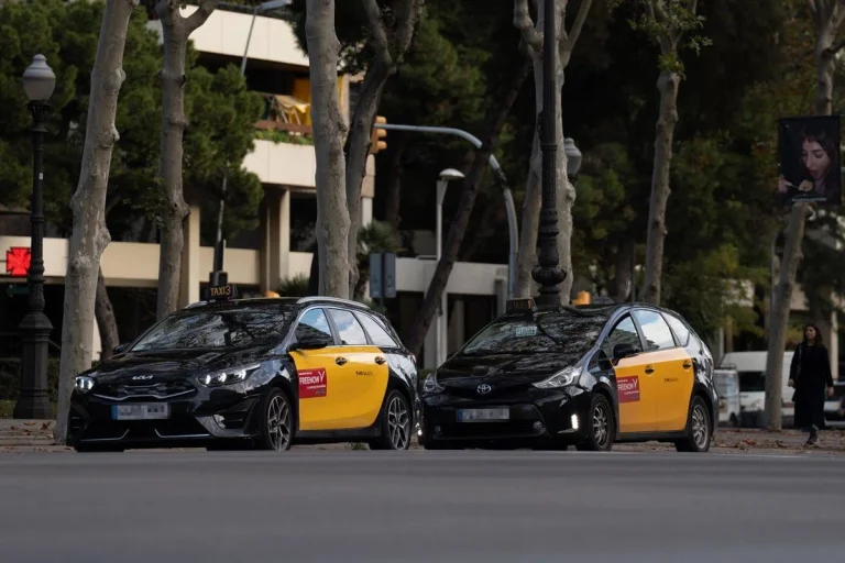 Barcelona, decidida a 'barrer' a Uber, Bolt y Cabify con la nueva Ley del Taxi: 