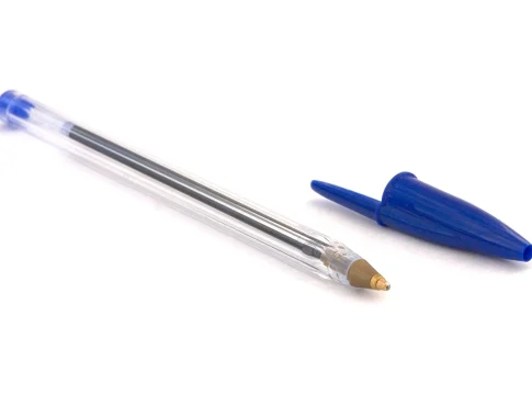 La ley no escrita del boli BIC: el gesto que definía nuestra paciencia (y salvaba las pilas del Walkman) La ley no escrita del boli BIC: el gesto que definía nuestra paciencia (y salvaba las pilas del Walkman)