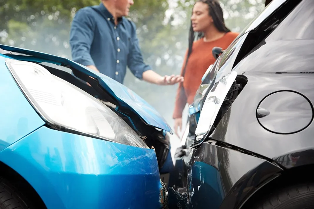 CÓMO EVITAR LA ESTAFA DEL RETROVISOR