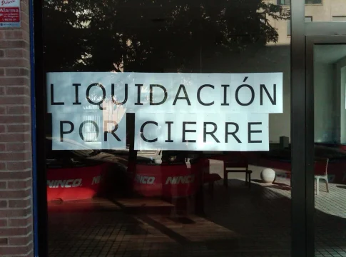 Cada día del verano cierran 257 negocios de autónomos. así paga el pequeño comercio la factura en barrios y ciudades Cada día del verano cierran 257 negocios de autónomos: así paga el pequeño comercio la factura en barrios y ciudades