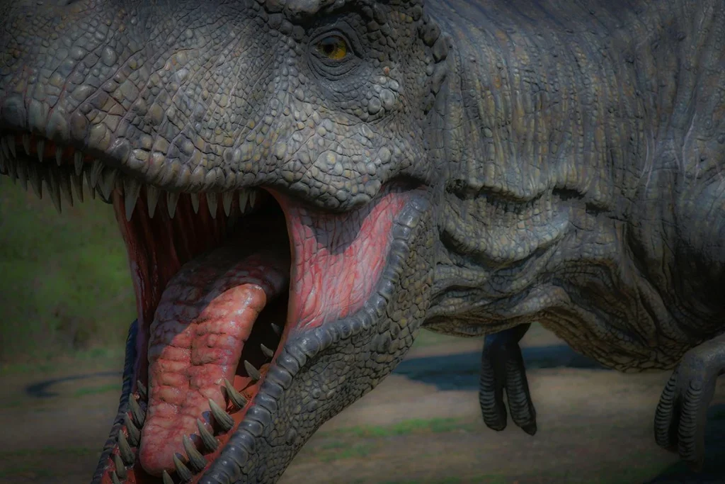 DINOSAURIOS CARNÍVOROS QUE ACECHABAN A LA MANADA