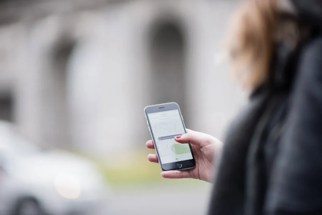 De alojamiento a experiencia integral: cómo Airbnb se adapta al control del Gobierno y transforma su modelo