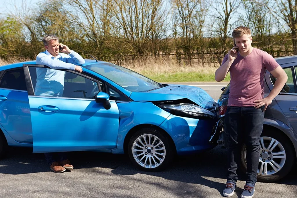 ENLACE FRAUDULENTO EN LA ESTAFA DEL RETROVISOR