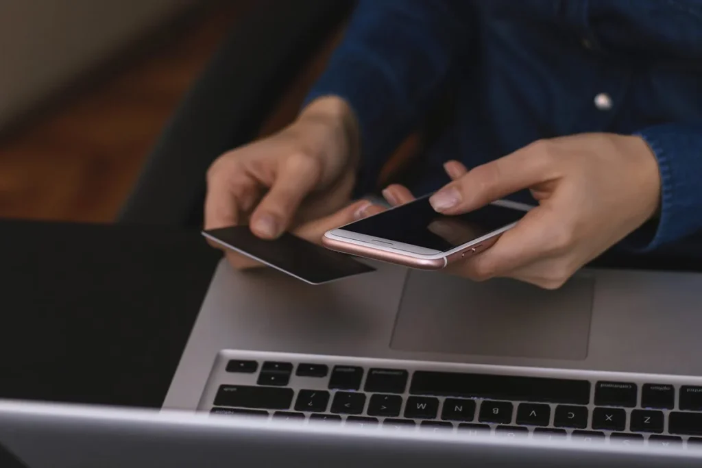 ESTAFAS RELACIONADAS CON LA CARTILLA BANCARIA