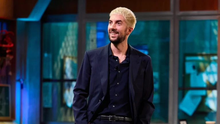 «El Gobierno ya nos deja»: 'La Revuelta' arranca con cambio de look, un dardo a 'El Hormiguero' y un homenaje inédito