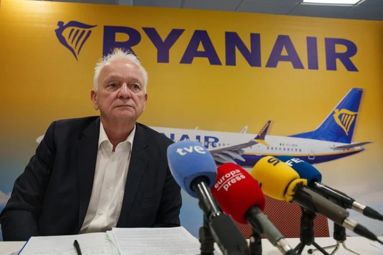 El órdago de Ryanair a Aena sale rana y los españoles se la devuelven con la misma moneda: «A llorar a la llorería»