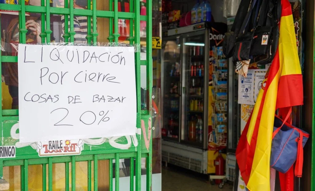 Cada día del verano cierran 257 negocios de autónomos: así paga el pequeño comercio la factura en barrios y ciudades 3 El relevo generacional ausente y la digitalización pendiente agravan la crisis del sector