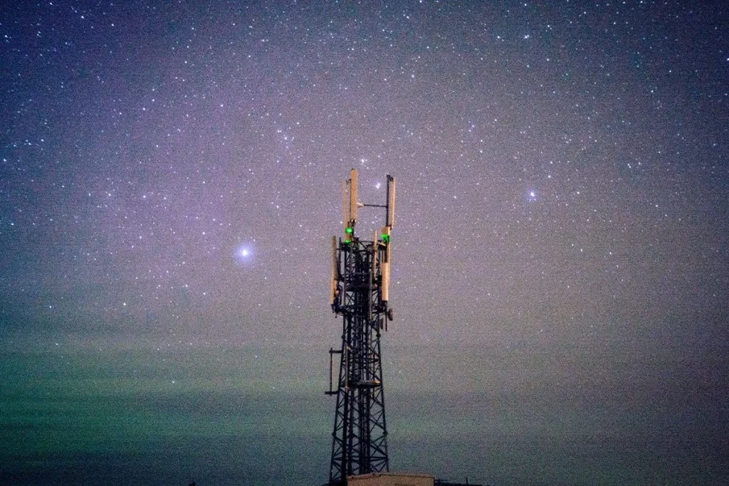 HALLAN EL ORIGEN DE LA ONDA DE RADIO MÁS POTENTE DEL ESPACIO EXTERIOR