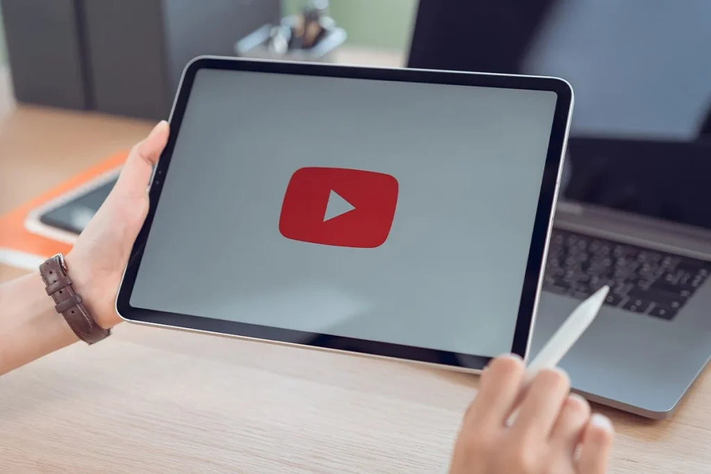 LA ESTRATEGIA DE YOUTUBE