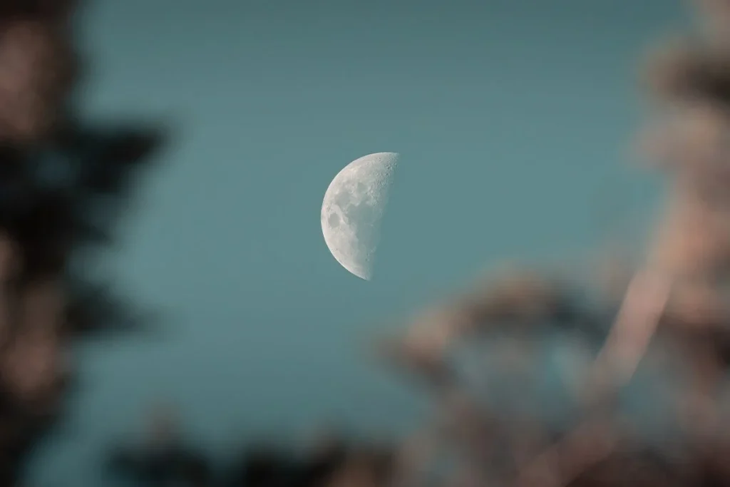 LA INFLUENCIA DE LA LUNA EN EL PLANETA TIERRA