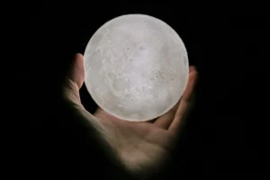 LAS FASES LUNARES PODRÍAN INFLUIR EN LOS PATRONES DE SUEÑO