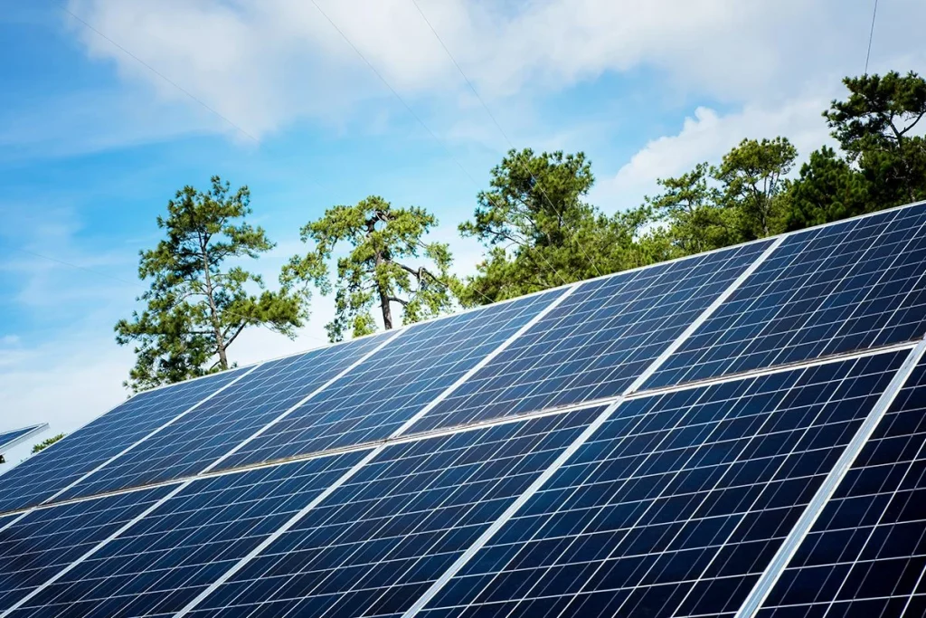 LOS PANELES SOLARES, CADA VEZ MÁS FRECUENTES EN LOS HOGARES ESPAÑOLES