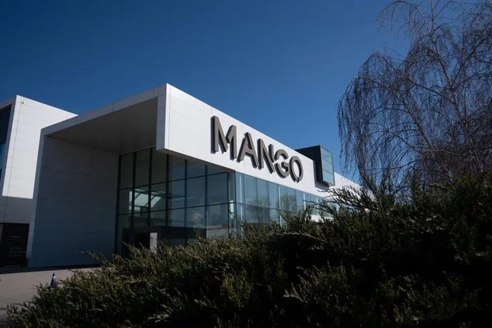 La estrategia de Mango con bolsos versátiles y asequibles