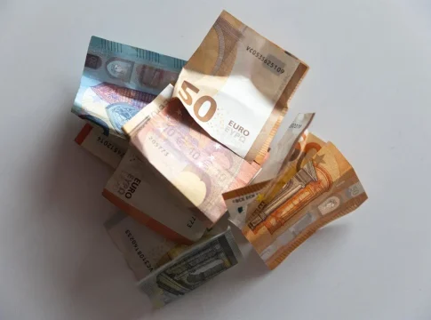 La otra cara de la subida. más ingresos ahora, pero un coste insostenible para las pensiones del futuro La otra cara de la subida: más ingresos ahora, pero un coste insostenible para las pensiones del futuro