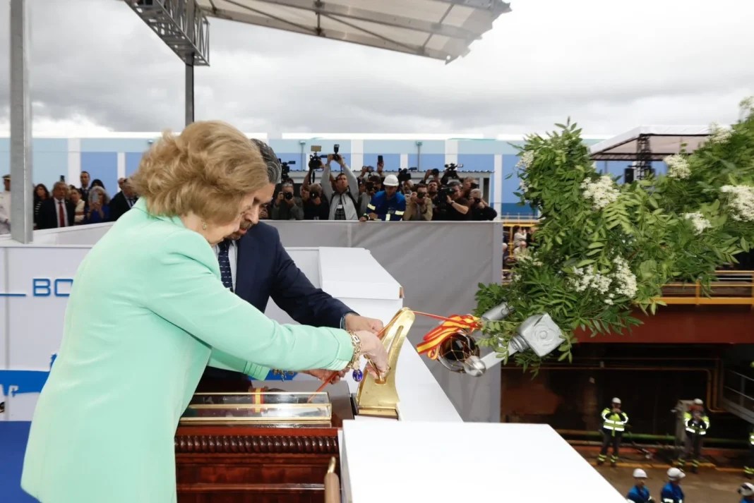 La reina Sofía, madrina de la fragata F-111 «Bonifaz»