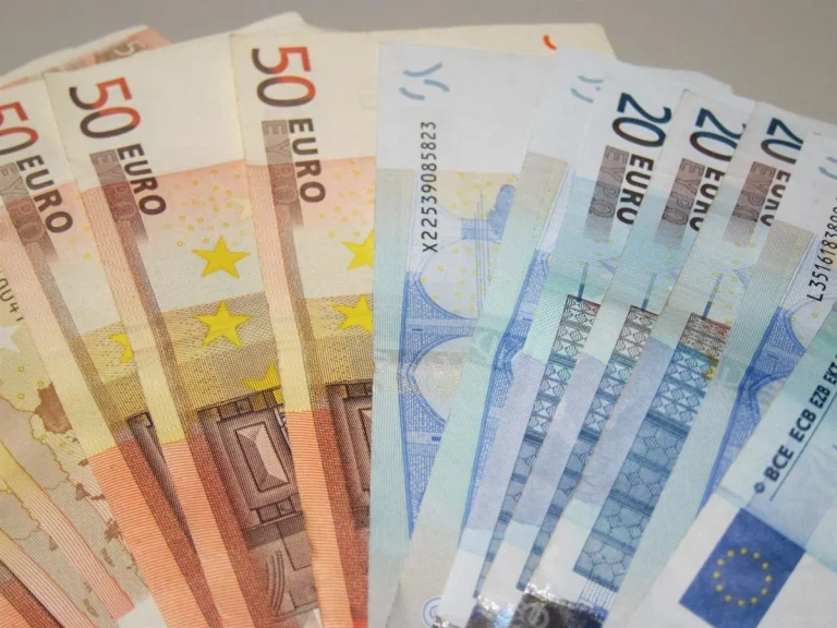 Los bancos compiten por tu nómina: hasta 840 euros por cambiar de entidad y ahorrar sin complicaciones