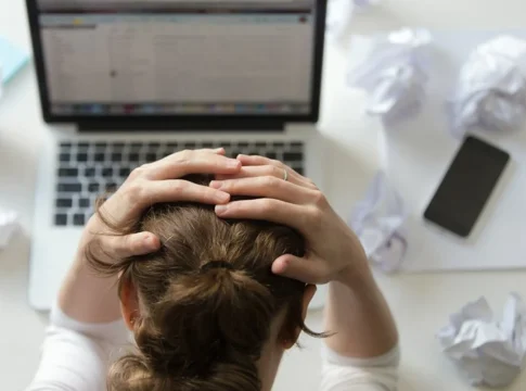 Madres al límite. Las consecuencias de la falta de conciliación, una plaga que afecta a 8 de cada 10 españoles Madres al límite: Las consecuencias de la falta de conciliación, una
