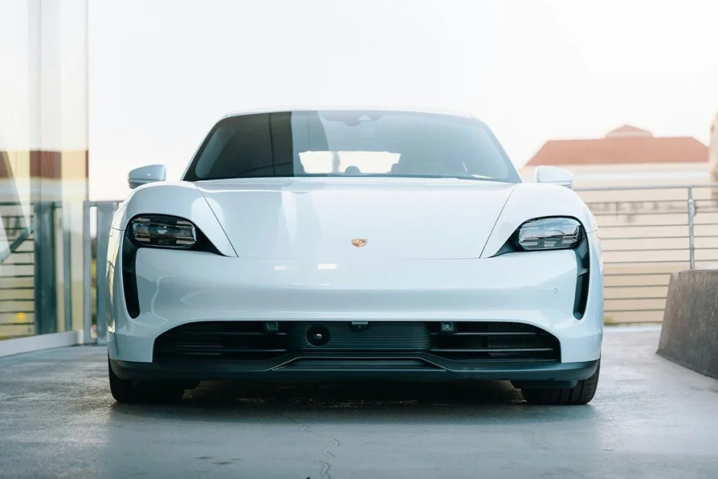 PORSCHE REVOLUCIONARÁ LA CARGA DE SUS VEHÍCULOS ELÉCTRICOS
