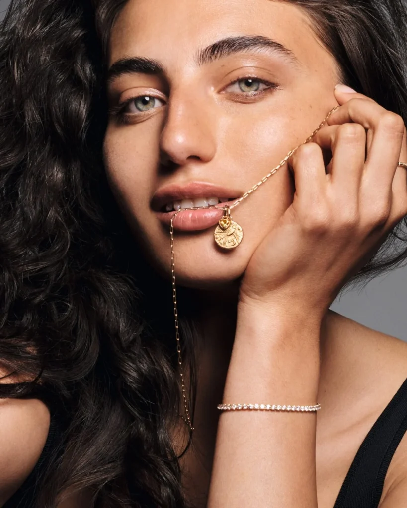 Cómo integrar y combinar los talismanes en el estilo diario