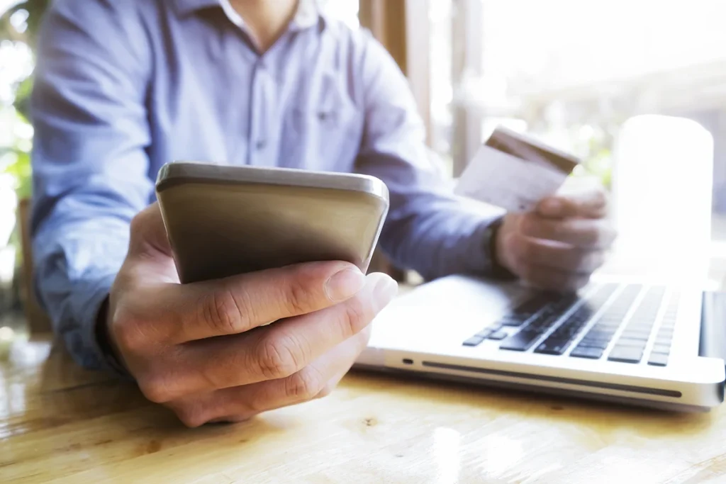 PayPal introduce pagos desde WhatsApp para competir con Bizum