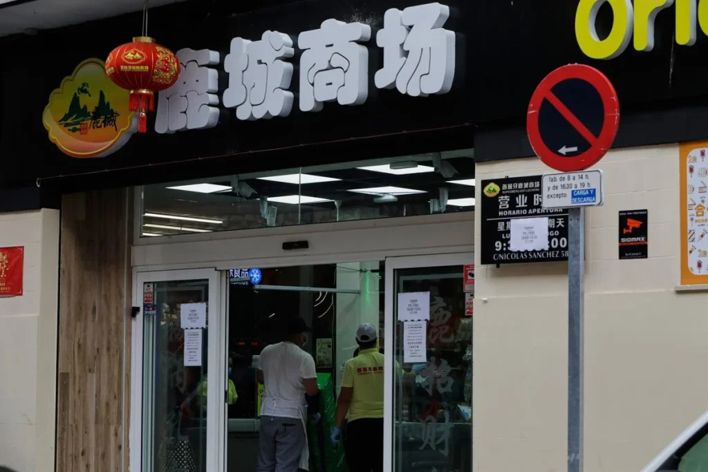 Por qué están cambiando los bazares chinos en España