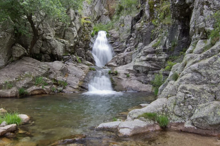 La 'Canadá española' está en la Sierra de Madrid: el bosque que en octubre explota en colores rojos y amarillos a solo una hora de la capital