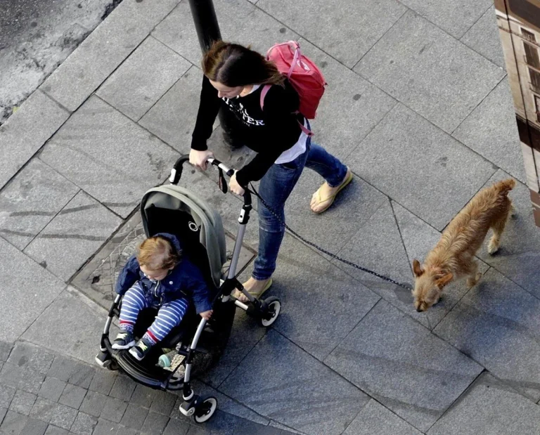 Una de cada cuatro mujeres sin hijos de 30 a 39 años no los tiene por motivos económicos o de conciliación