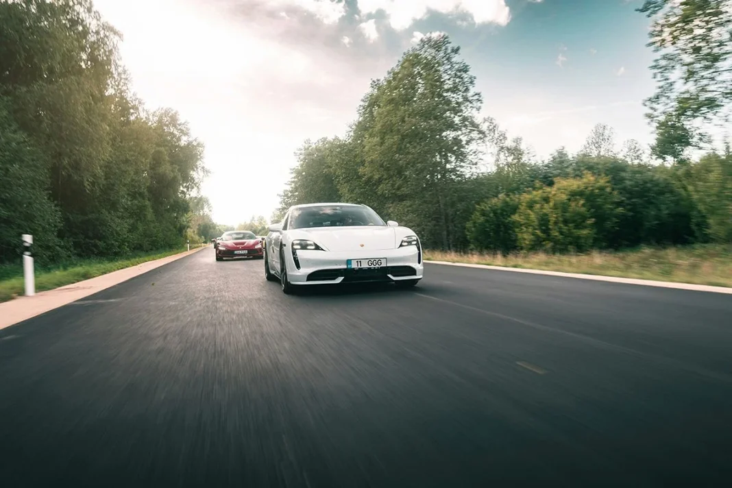 UNA PLACA DE CARGA DE PORSCHE PREPARADA PARA TODO