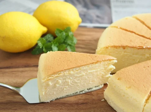 El bizcocho de yogur que SIEMPRE sube: destripamos el fallo por el que a ti se te queda plano El bizcocho de yogur que SIEMPRE sube: destripamos el fallo por el que a ti se te queda plano