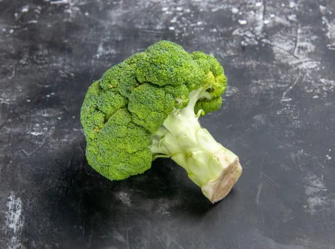 Llevas toda la vida cocinando mal el brócoli: el método de 3 minutos para que no pierda nutrientes y quede verde brillante Llevas toda la vida cocinando mal el brócoli: el método de 3 minutos para que no pierda nutrientes y quede verde brillante