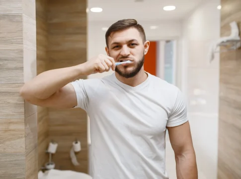 cepillarse los dientes freepik 2
