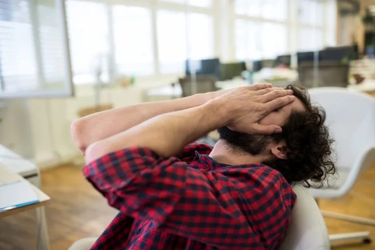 El estrés de la vuelta al trabajo te está arruinando el verano: así lo evitas, según un psicólogo